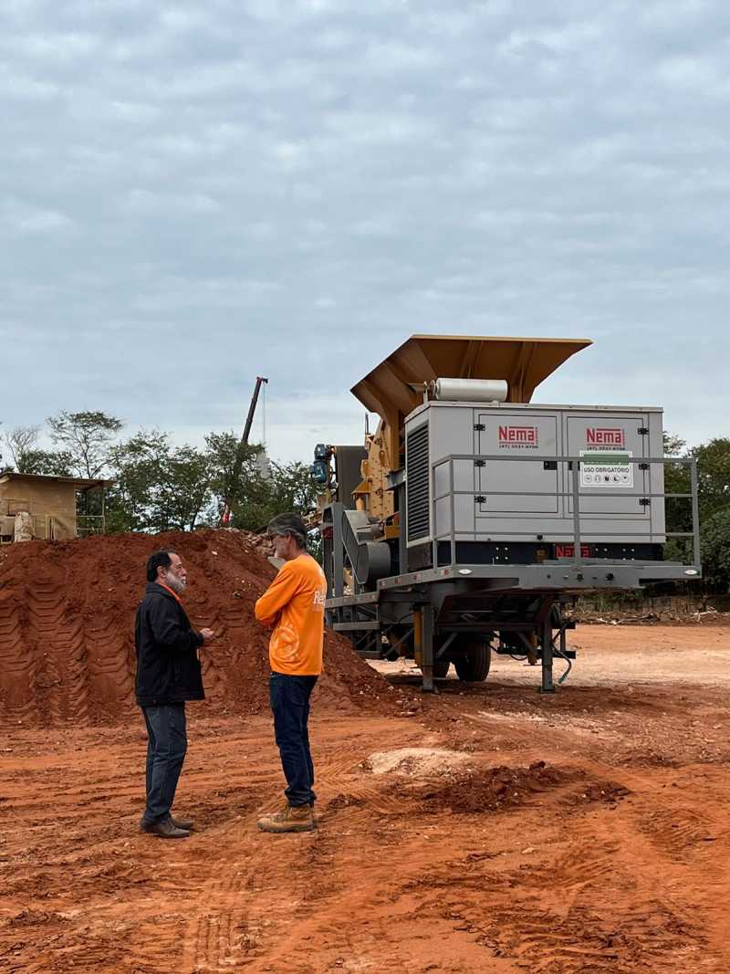 USINA MÓVEL EM FUNCIONAMENTO NA CIDADE DE LENÇÓIS PAULISTA