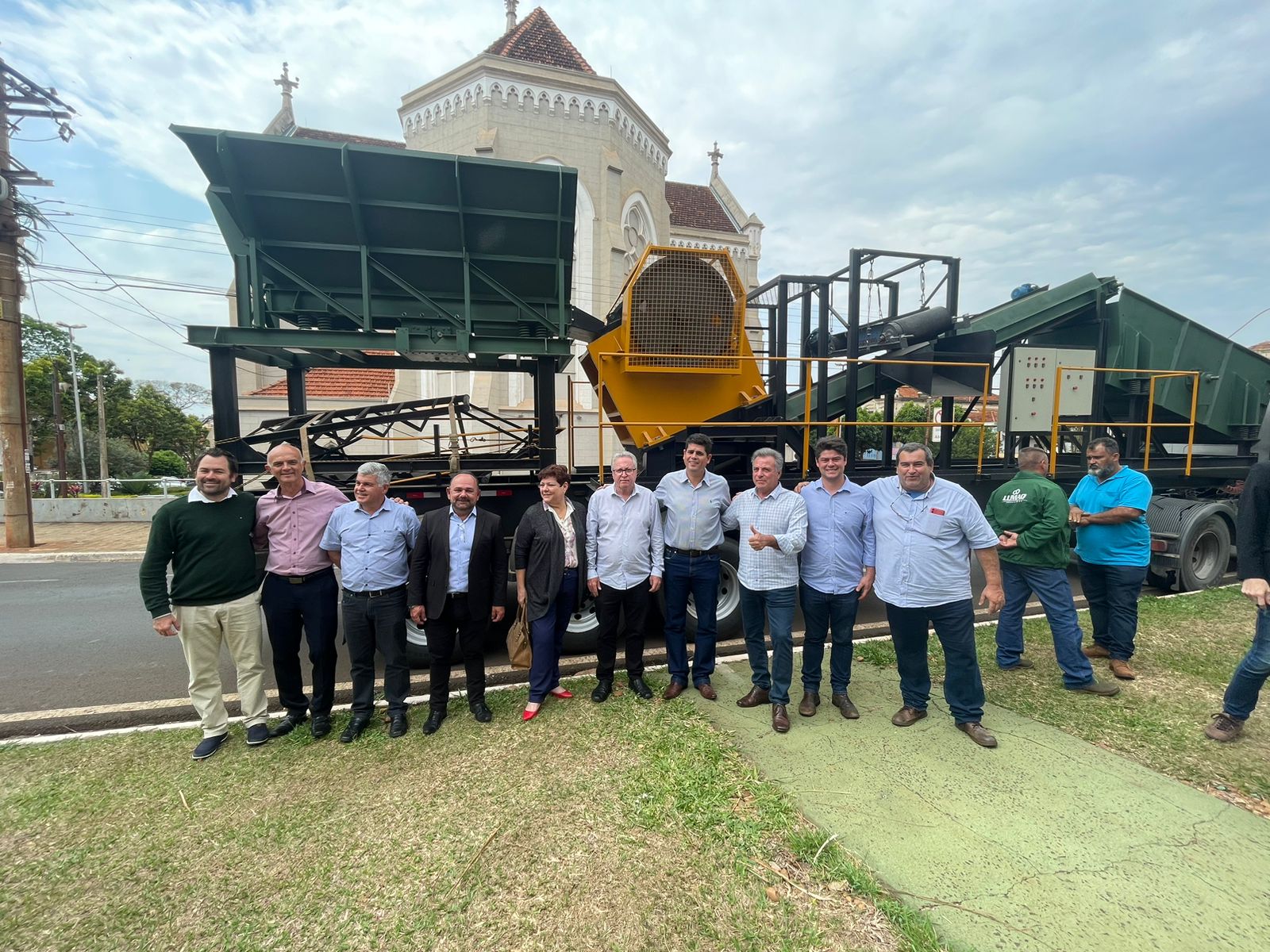 Encontro marca entrega da usina móvel de tratamento de resíduos da construção cível para o Consórcio CITP