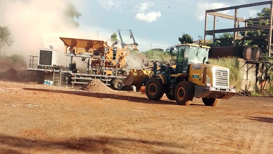 USINA MÓVEL EM FUNCIONAMENTO NA CIDADE DE JAÚ-SP